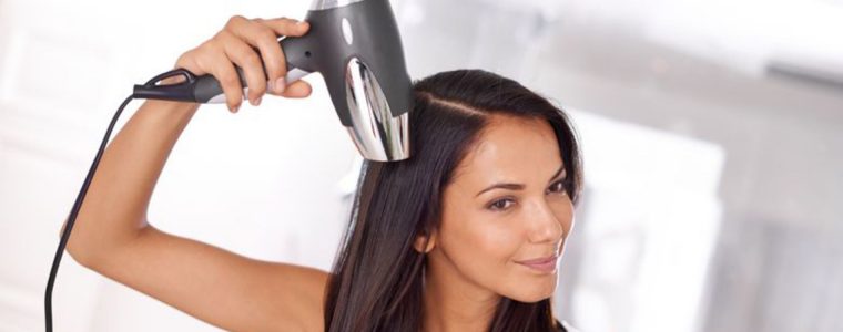Comment bien sécher ses cheveux à la maison ?